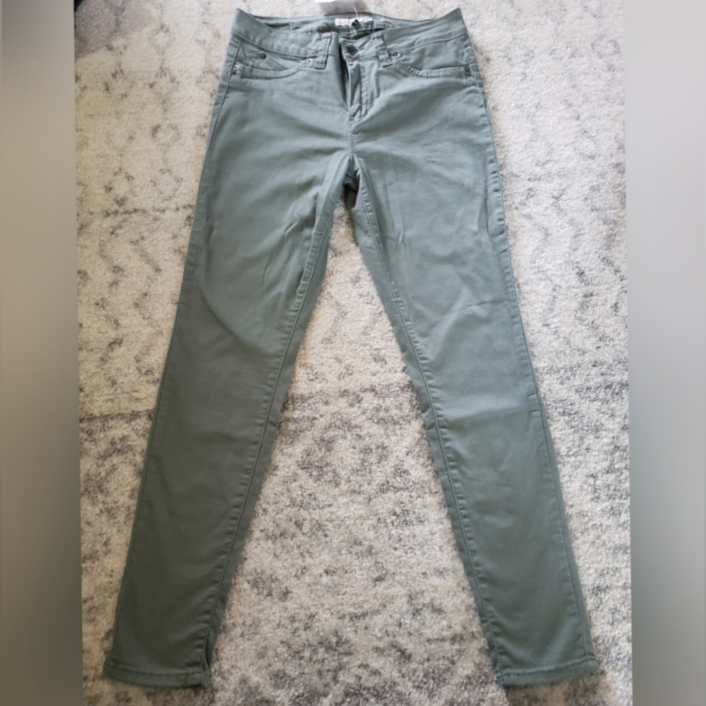 NWOT'S YMI wannabettabutt pants sz 11